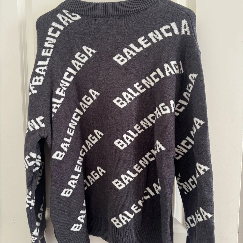 Balenciaga Black and White Logo Sweater - Picture 3 of 4